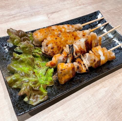 焼鳥盛合せ/せせりポン酢/カリカリソーセージ