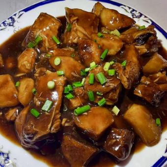 スペアリブの醤油煮込み(醤油味/辛)/スペアリブの塩胡椒炒め