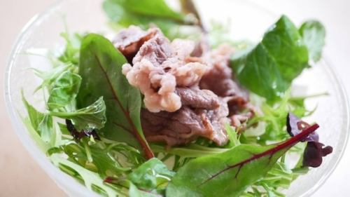 Domestic beef grilled shabu-shabu salad