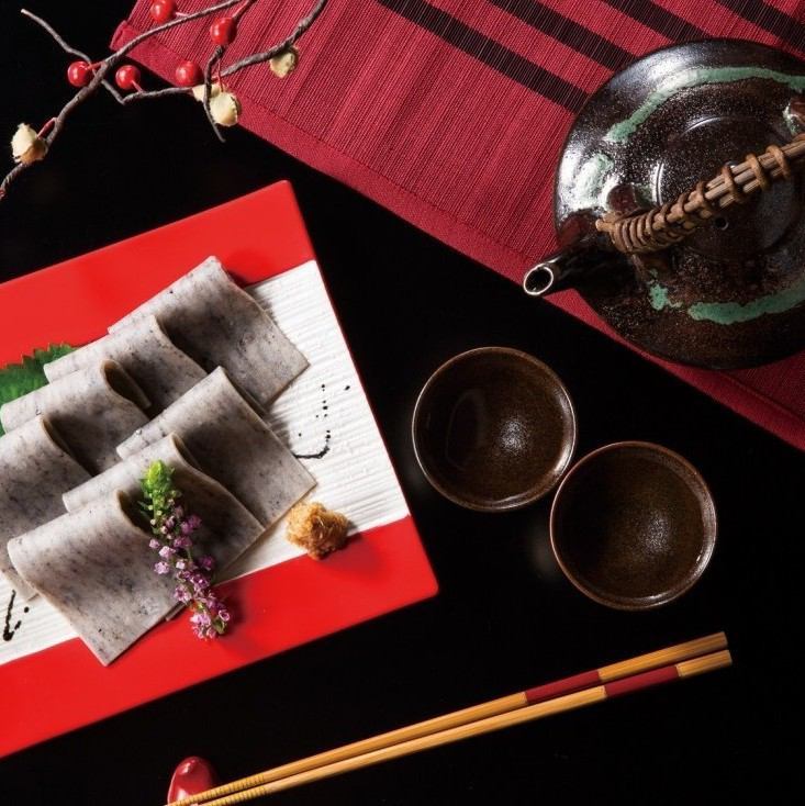 Please enjoy Takadaya's specialty handmade soba noodles for sake and side dishes!