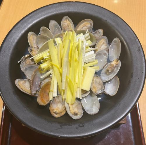Steamed yellow chives and clams