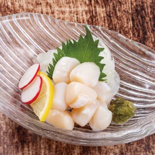 Large scallop sashimi