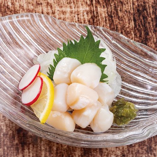 Large scallop sashimi