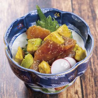 マグロとアボカドのわさび昆布醤油和え