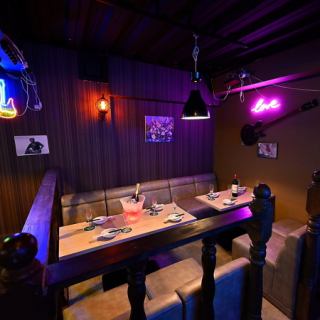 We have the perfect seating for a special anniversary date♪ It's also a great place to have fun with friends◎ Please feel free to contact us for more details!