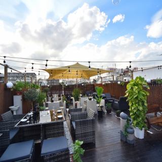 Private reservations are welcome! You can choose to rent the entire floor from the rooftop or the second floor. The resort-style rooftop is popular with a wide range of people. Enjoy a beer garden in an open space. Have fun with everyone under the sun! Savor our signature BBQ while sipping on a cold beer!