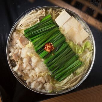 “自选火锅套餐”是冬季派对最受欢迎的套餐。博多黄金内脏锅、串烧等应有尽有！【附3小时无限畅饮/9道菜/4,000日元】