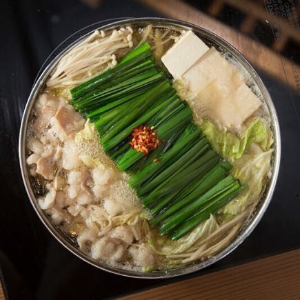 “自选火锅套餐”是冬季派对最受欢迎的套餐。博多黄金内脏锅、串烧等应有尽有！【附3小时无限畅饮/9道菜/4,000日元】