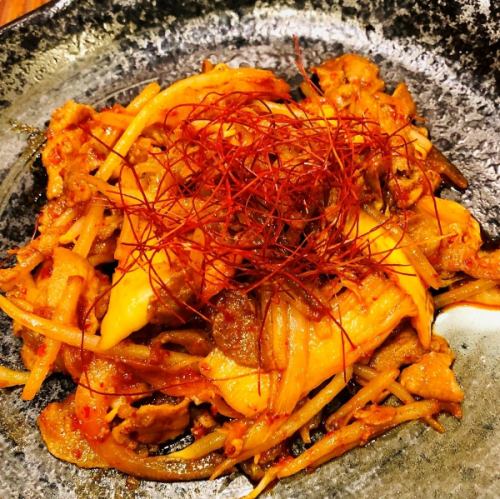 Spicy! Stir-fried pork kimchi