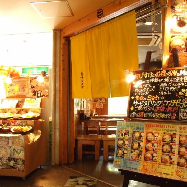 [3rd floor of Shinjuku Feast Building!] The big yellow curtain is a landmark.It is one of the best cospa in Tennoji!