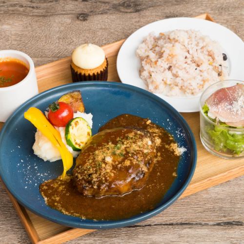 ランチ、ディナー共にご利用頂けるメニューをご用意♪