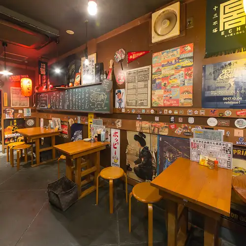 昭和レトロな酒場空間