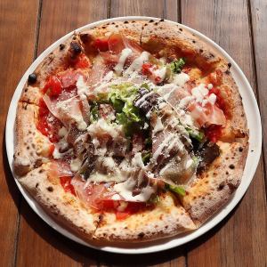 イタリア産生ハムのサラダピッツァ