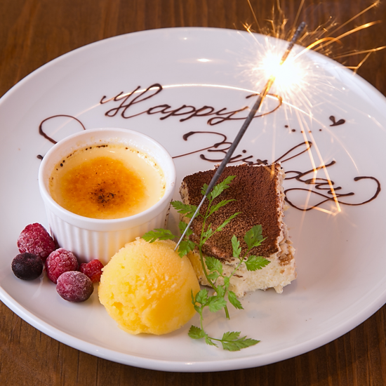 On birthdays and anniversaries ★ Dessert plates with messages are available! ◎