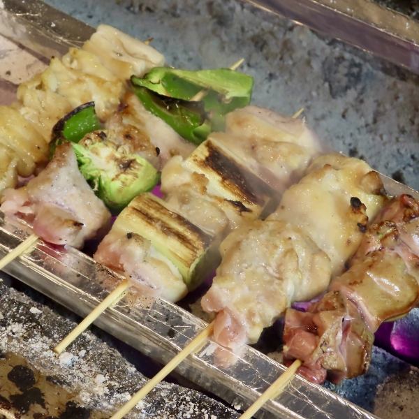 ≪備長炭で1本1本丁寧に焼き上げます≫【鮮度抜群＆伝統の継ぎ足しタレ】串焼き　240円(税込)～