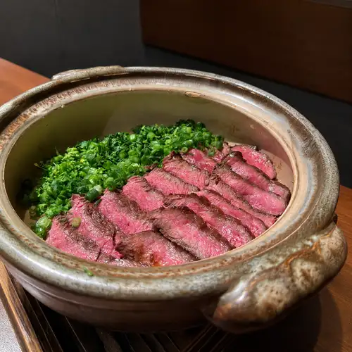【希少部位を使用】黒毛和牛と季節野菜の土鍋ご飯