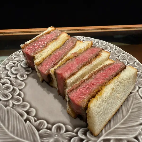 【老若男女問わず大人気】和牛炭焼きサンドイッチ
