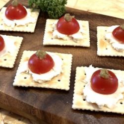 Cheese Tomato Crackers