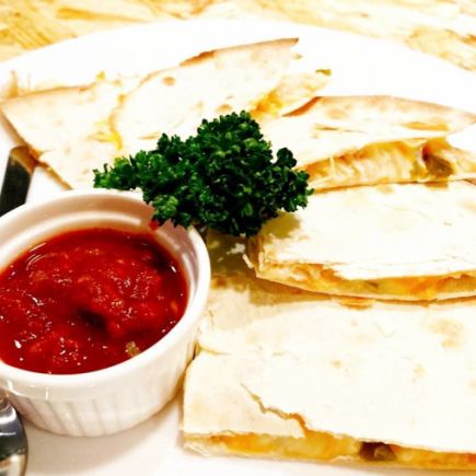 [Lunchtime course] ◆Chicken quesadilla/drink included◆ 990 yen (tax included)