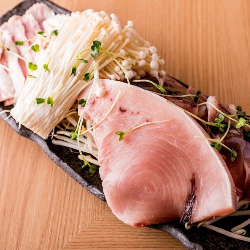 Assorted seafood directly from Tsukiji and today's meat