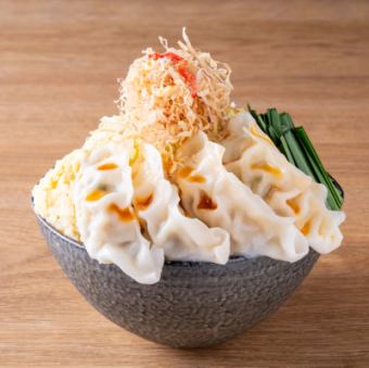 鶏白湯餃子～鹿児島県産黒豚餃子を贅沢に使用した濃厚鶏白湯仕立て～