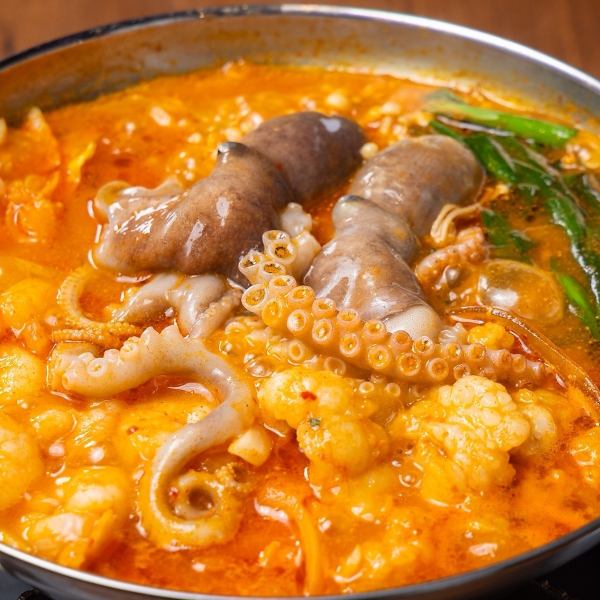 旨辛鍋の定番◆動くタコが魅力的ナッコプセ♪