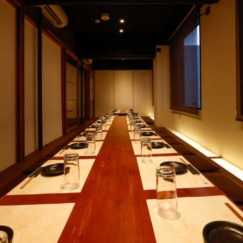 <p>接待や商談など、ビジネスシーンでのご利用に最適。予約時にその旨をお伝えいただきますと、できる限り静かな席やご来店のお客様の流れなどにも留意致します。お気軽にお申し出くださいませ。落ち着いた和テイストのモダンなスペースなので、集中して会話を楽しめる雰囲気となっております。</p>