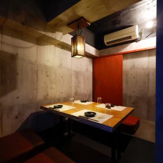 2명~ 이용하실 수 있는 파고타츠석의 개인실입니다.동료끼리 술집이나 가족 식사, 각종 연회 등 다양한 상황에서 활용하십시오! 오카야마 역에서 도보 5 분이므로 밤늦게까지도 OK!