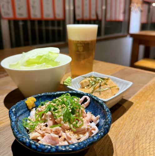 昼飲みは【福岡アバンギャルド】へ。