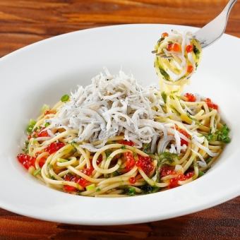 Japanese-style pasta with raw green seaweed and shirasu