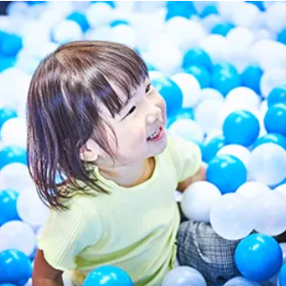 A "ball pool" where toddlers and babies can have fun while surrounded by lots of balls!