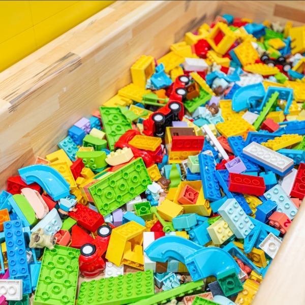 Have fun assembling block corners with endless combinations and endless possibilities!