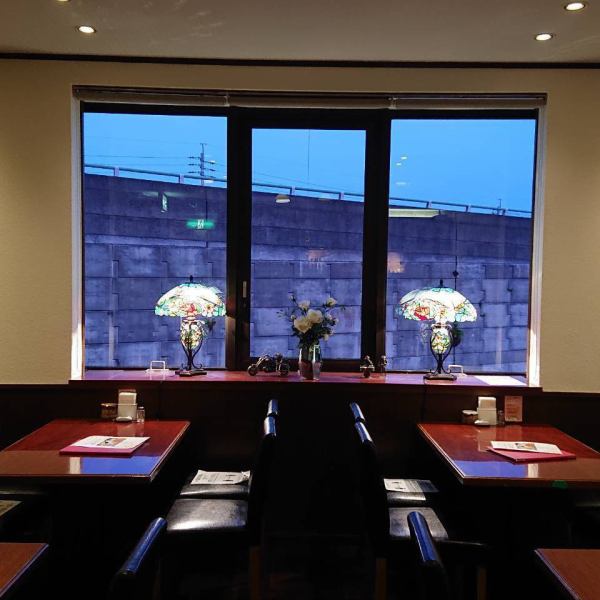 デートや女子会、ママ会に家族での集まりや、忘年会、新年会など様々なシチュエーションで利用可能な完全個室は大小ご用意。最大20名様までご利用いただけます。