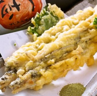 穴子一本揚げ　～抹茶塩を添えて～