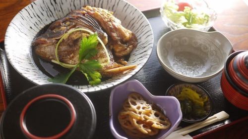 【鯛あら煮定食】全5品