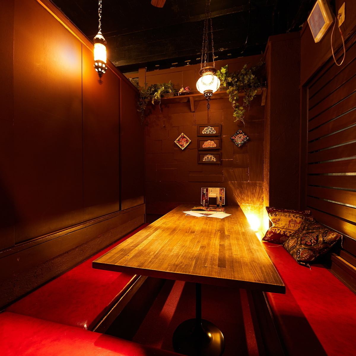 [可容納4～8人的包房] 可享用各種肉類的非凡小酒館空間