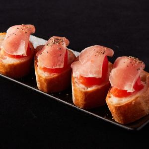 生ハムとトマトのブリスケッタ