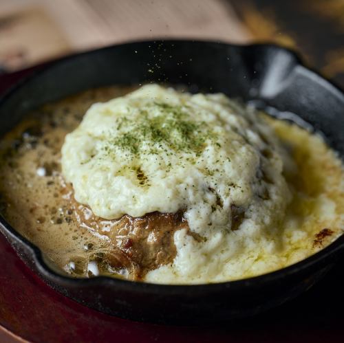 ホワイトソースのラムハンバーグ