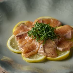 サーモンと大葉のカルパッチョ
