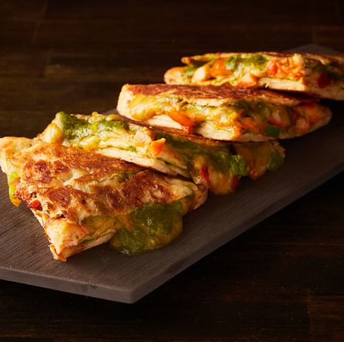 チキンティッカカルツォーネのポケットピザ