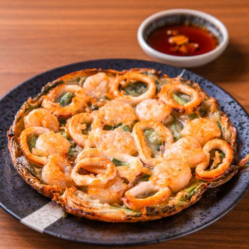 【満足感◎海の幸たっぷり】NOWANA海鮮チヂミ 1490円(税込)