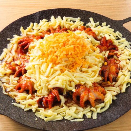 Melty cheese and chukmi-dosa! Stir-fried octopus with cheese!