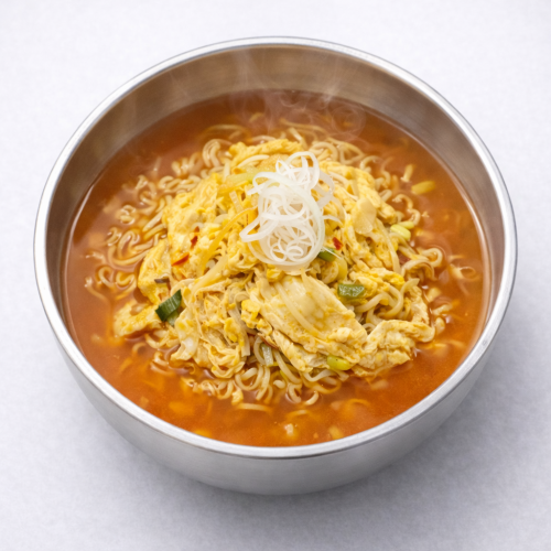 辛(シン)ラーメン/チーズ玉子ジャージャー麺