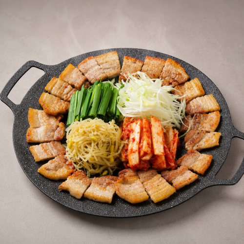 韓国居酒屋　大人気のサムギョプサル