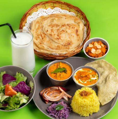 A satisfying curry and bread set for curry lovers.