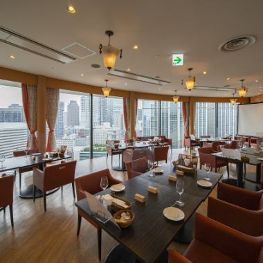 Enjoy a unique private party in the spacious spacious space while admiring the view on the 12th floor of Nakanoshima Festival Tower.Seated: 30 to 60 people, standing: 30 to 100.Microphones and projectors can also be rented.Please feel free to contact us for details♪