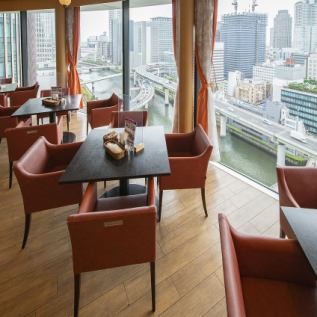 Have a different charter party in a spacious and spacious space while gazing at the view of the 12th floor of Nakanoshima Festival Tower.Please enjoy the night view with delicious food.