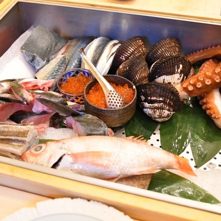The freshest seafood procured from all over the country goes well with sushi and sashimi.