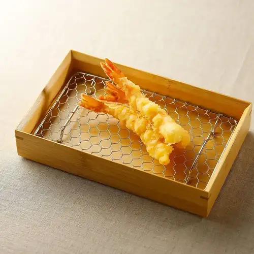 【人氣天婦羅】蝦肉蓬鬆柔軟，飽滿鮮甜。展現精湛技藝的經典天婦羅