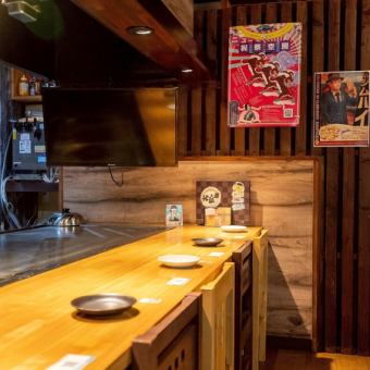 カウンター6席あります！目の前で鉄板捌きをお楽しみください♪